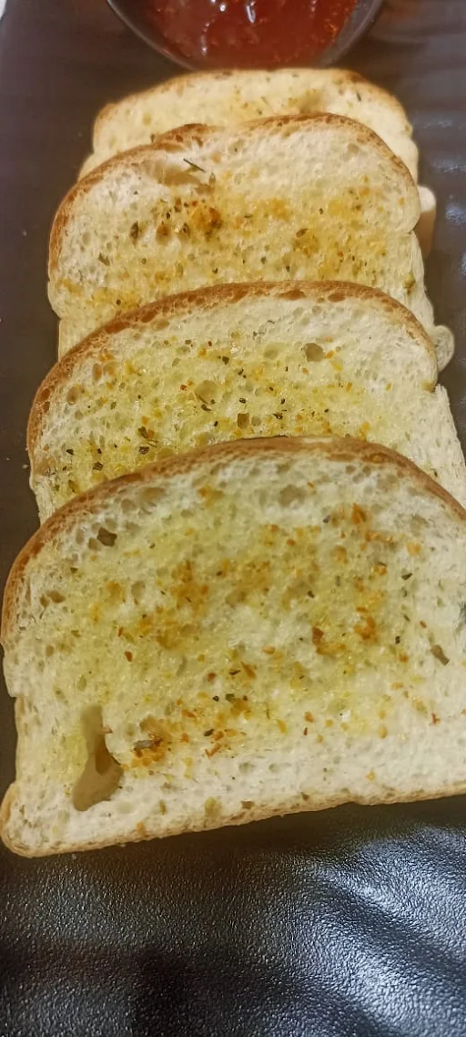Garlic Bread (4 Pcs)