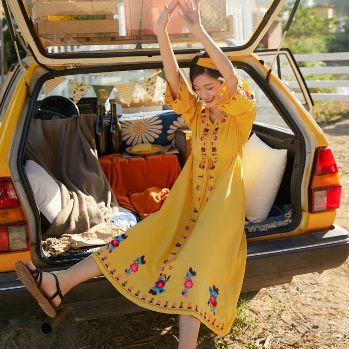 Zeer Feeërieke Etnische Stijl Vakantie Jurk. Perfect voor vakanties en feesten, comfortabele pasvorm, unieke boho uitstraling, luchtig en zomers.