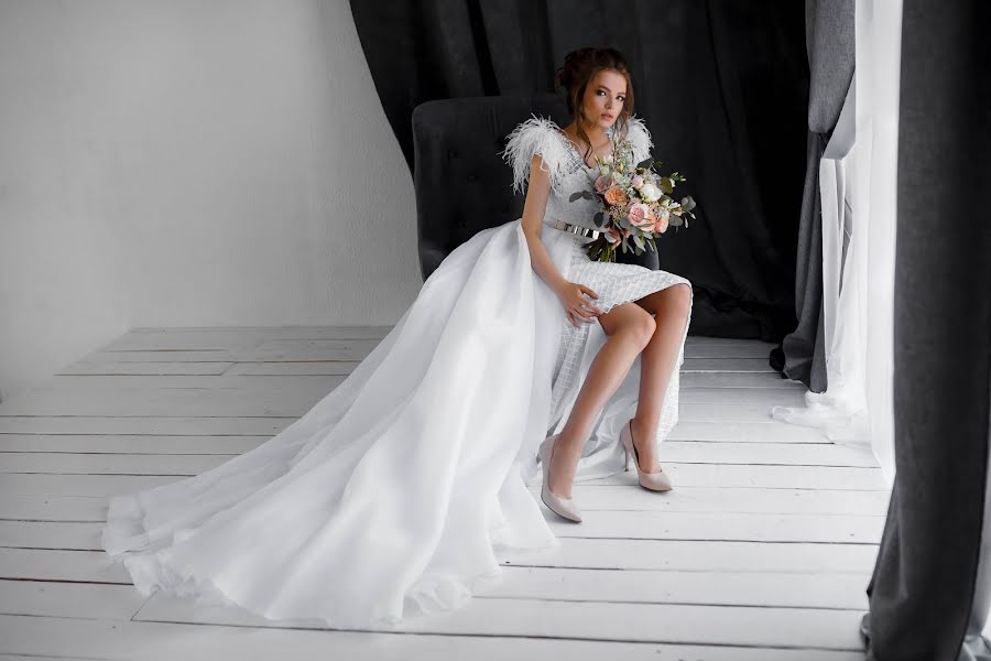 Wedding photographer Olya Poduta (olavolina). Photo of 1 June 2019