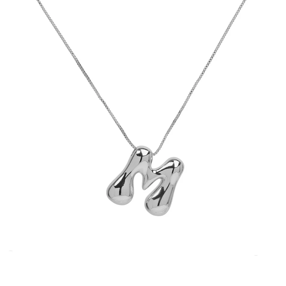 Messing glanzende ballon Engelse letter hanger ketting, een stijlvol accessoire dat een feestelijke en persoonlijke toets aan je look toevoegt.