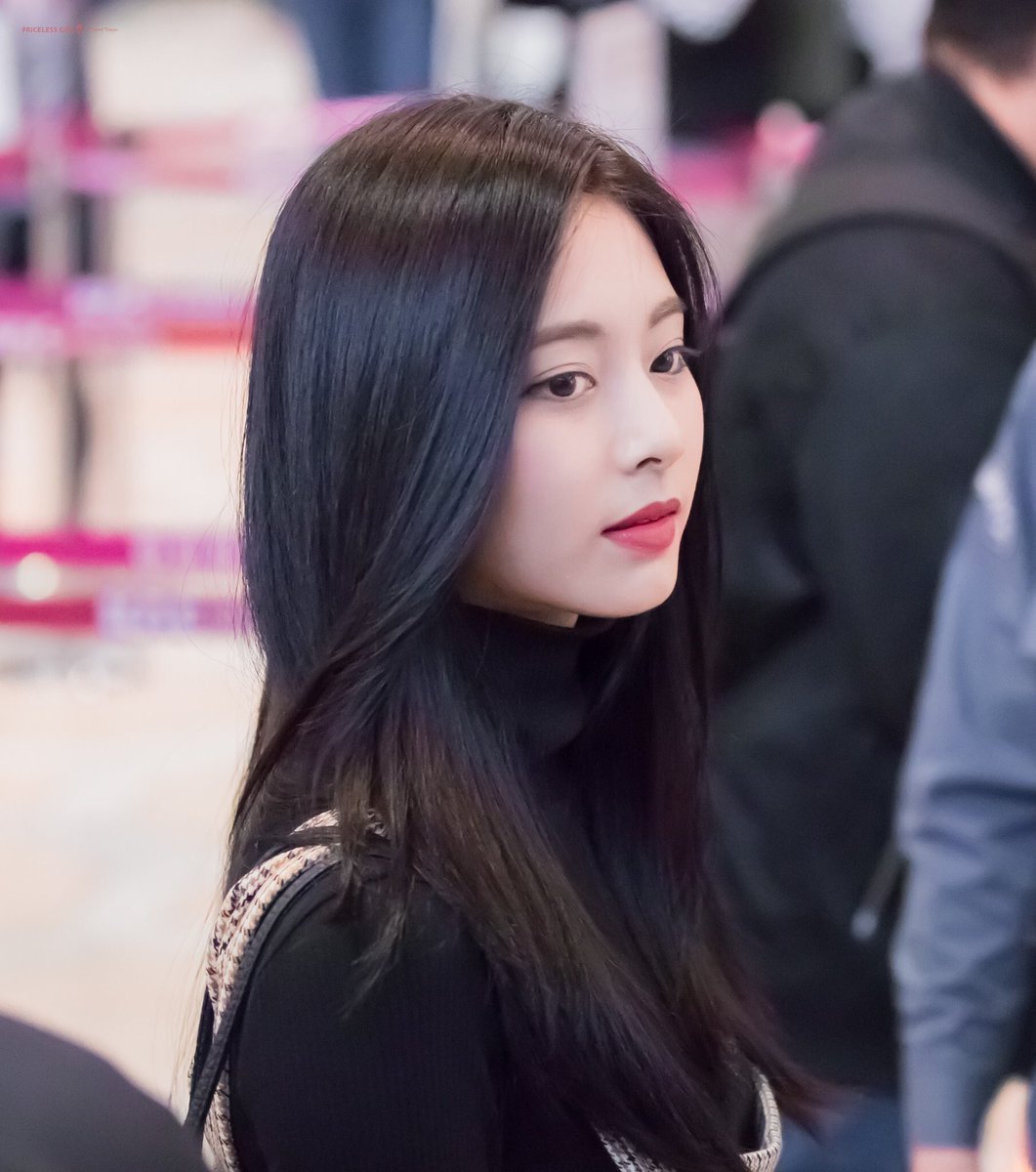 ONCEs Can't Get Over TWICE Tzuyu's Badass New Look