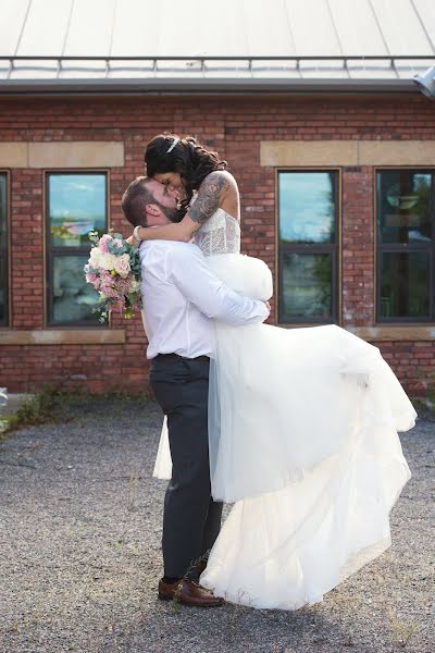 Fotografo di matrimoni Laura Myers (lauramyers). Foto del 9 maggio 2019