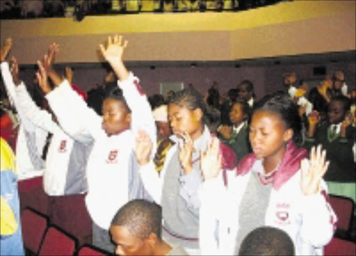 AMEN : Grade 12 pupils from Soweto at the exam prayer held at Pace Commercial School. Pic. Luzuko Pongoma. 26/10/2008. © Sowetan.