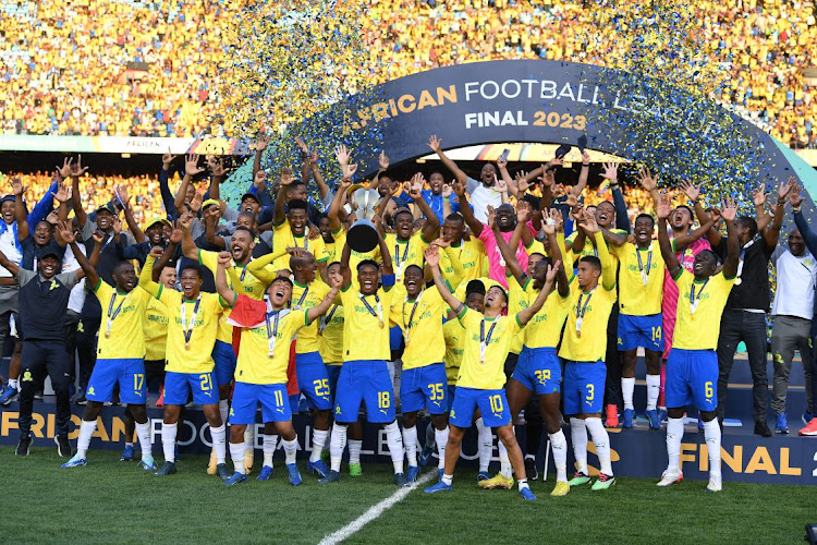 Mamelodi Sundowns coach Rulani Mokwena and players celebrate victory at Loftus Versfeld in Pretoria, November 12 2023. Picture: LEFTY SHIVAMBU/GALLO IMAGES