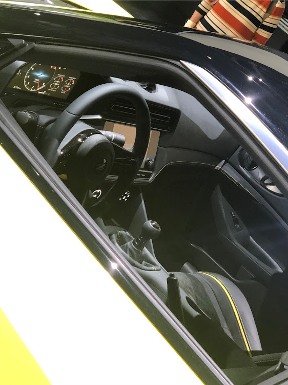 Kogure13bさんが投稿した新型Zプロト・日産パビリオン・日産本社ギャラリー・FC3Sに関するカスタム事例の投稿画像2枚目