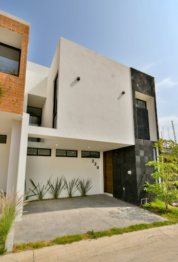 House with pool 1