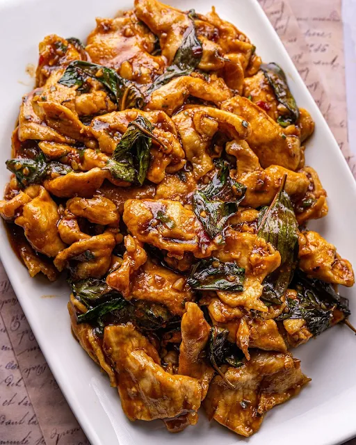 Stir Fried Chicken With Fresh Basil(Mc)