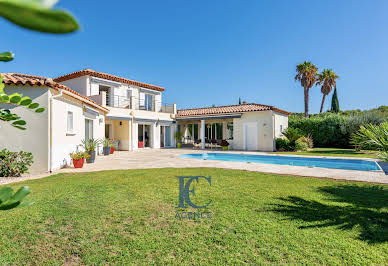 Maison avec piscine et terrasse 1