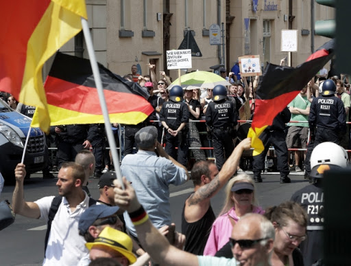 Miting AfD-a i kontramiting u Berlinu (VIDEO)