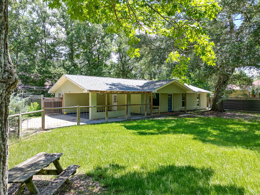Ranch house with green lawn - Buy this luxury property in Mandeville, 4 bedrooms