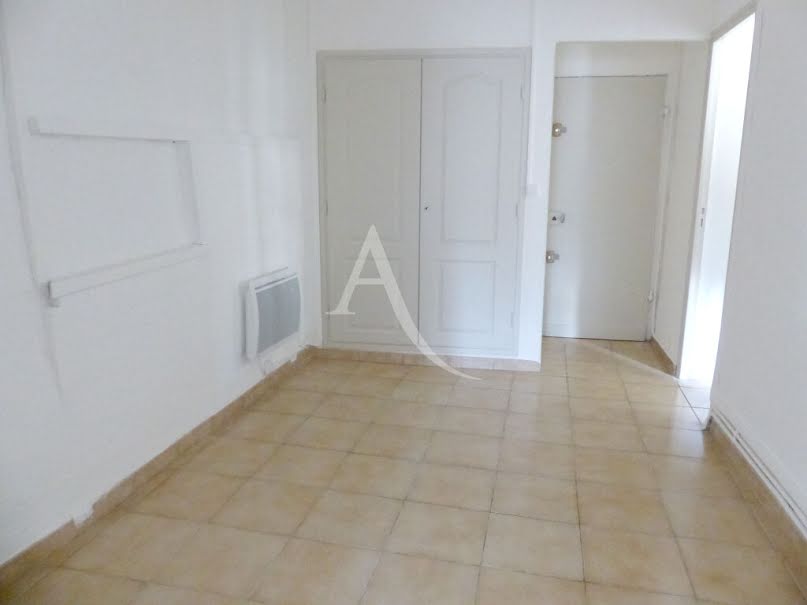 Location  appartement 2 pièces 54.32 m² à Nimes (30000), 464 €
