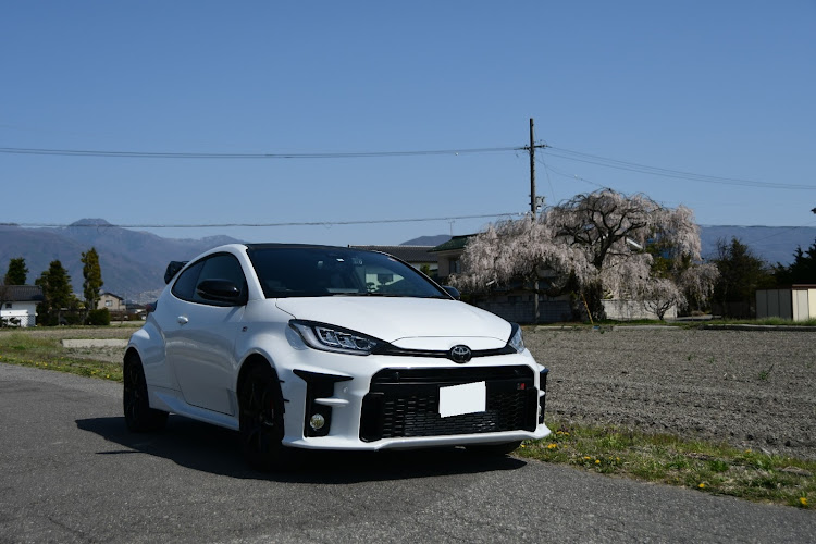 GRヤリスの桜・桜×愛車・しだれ桜・松本城に関するカスタム事例の投稿画像7枚目