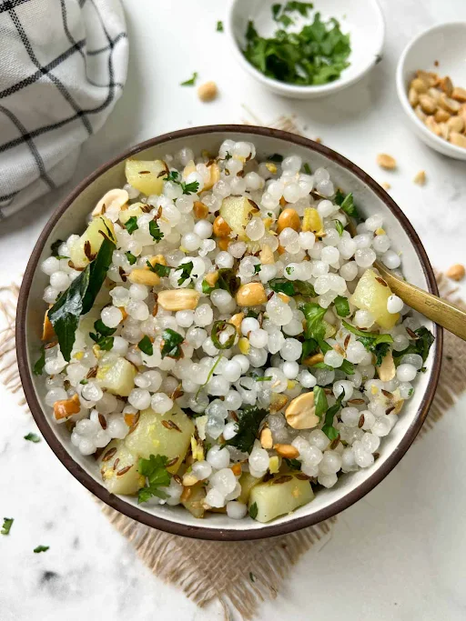 Sabudana Ki Khichdi (With Hing Ka Achar, Desi Ghee, Gur & Papad)