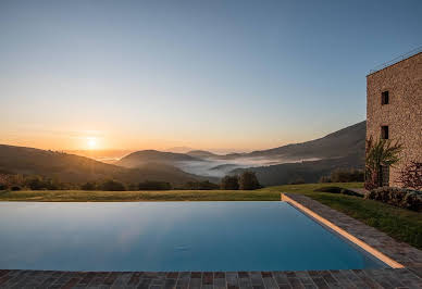 Maison avec piscine et jardin 5