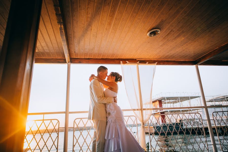 Fotógrafo de casamento Irina Kochelaevskaya (irkyn). Foto de 19 de agosto 2015