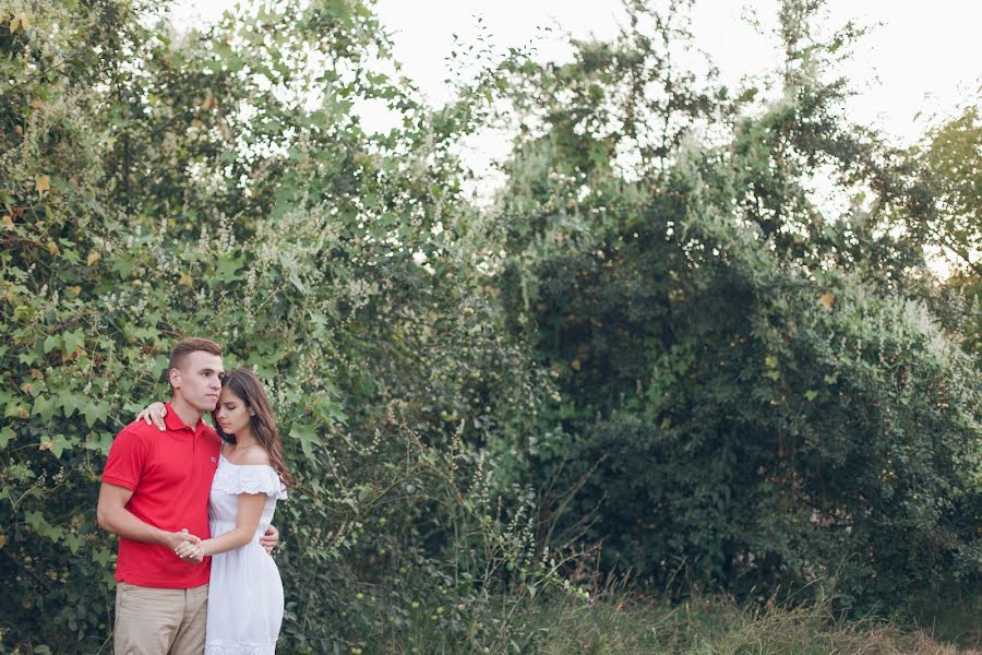 Wedding photographer Olesya Gulyaeva (fotobelk). Photo of 1 October 2018