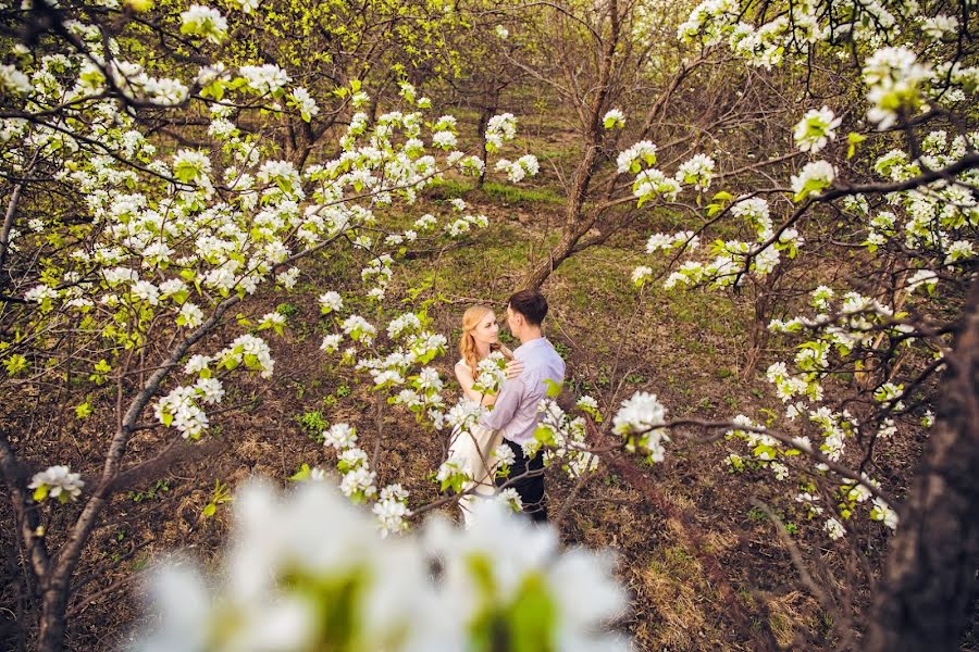 Wedding photographer Oksana Ladygina (oxanaladygina). Photo of 10 May 2014