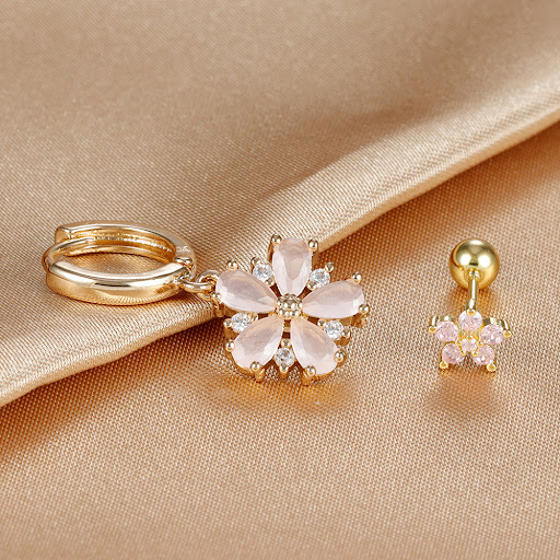 Title 2, Fashion Trend Diamond Flower Earrings. Sparklin...