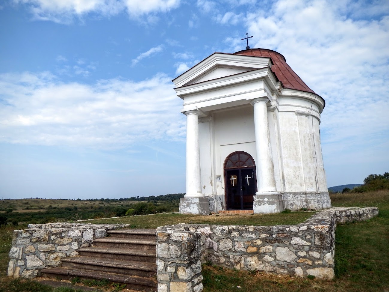 Márkó - kálváriakápolna a keresztúttal