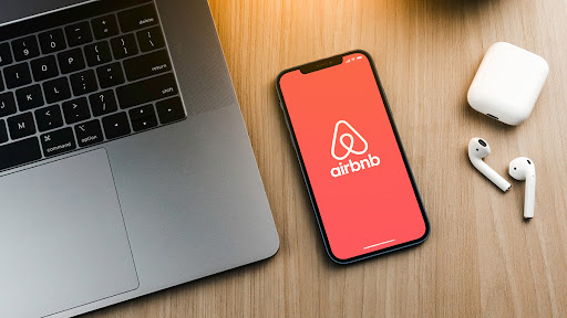 South African Airbnb hosts earn an average of R33 000 a year.