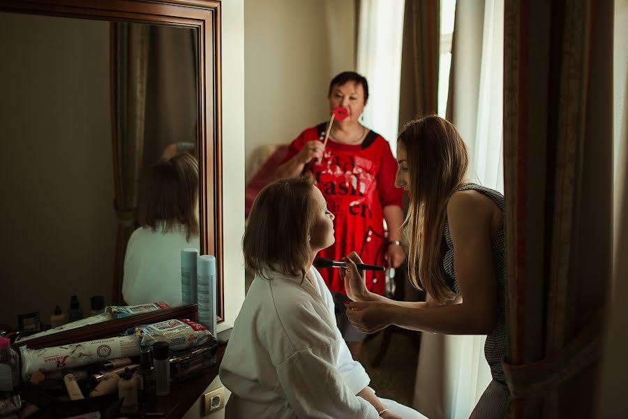 Fotógrafo de casamento Olga Nikonorova (olganikfoto). Foto de 5 de março 2017