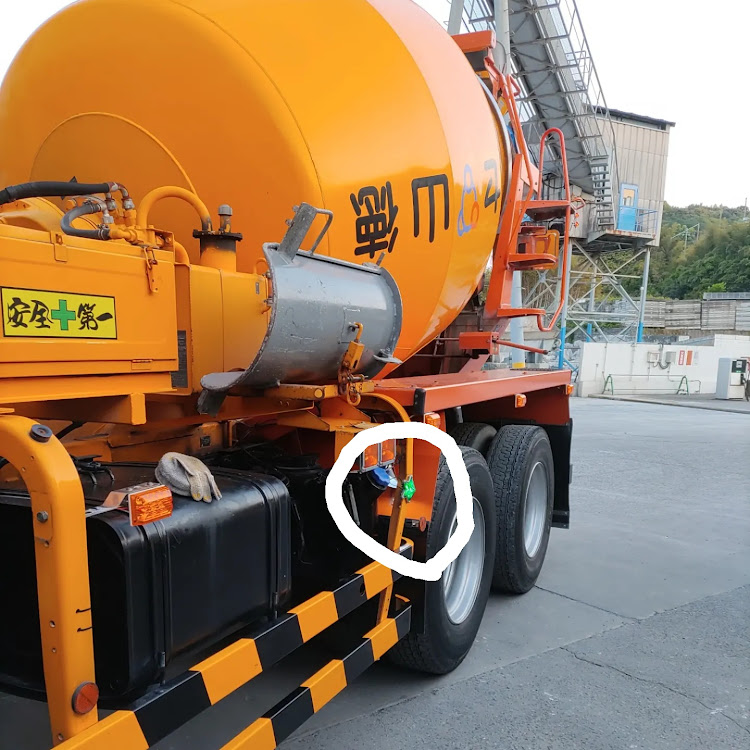 プロフィアの5月もよろしくお願いします・仕事車・出来る事はDIYで・激安マーカーに関するカスタム事例の投稿画像8枚目