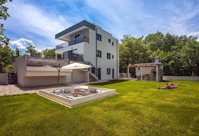 House with pool and terrace 4