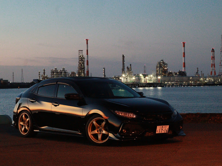 シビック(欧州HB)のシビック FK7・工場夜景からの日の出🌅・四日市港⚓・マジックアワー🌅に関するカスタム事例の投稿画像1枚目