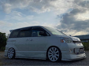 ヴォクシー Azr60gのdiyに関するカスタム ドレスアップ情報 976件 車のカスタム情報はcartune