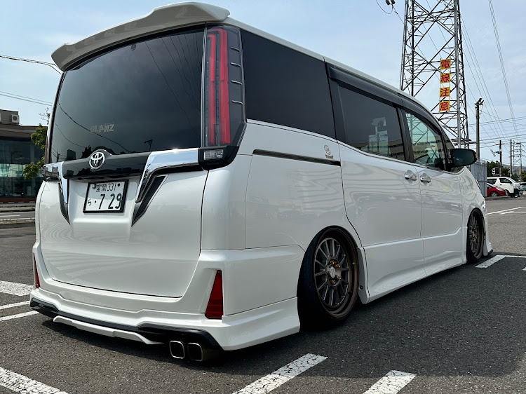 ノアのGlanz・workwheels・work Seeker FX・ホイール交換・エアサスのある生活に関するカスタム事例の投稿画像2枚目
