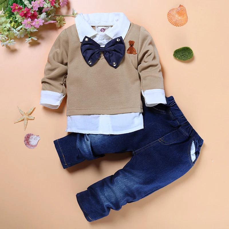 Terno Jeans Infantil com Suéter, Gravata Borboleta e Estilo Cavalheiro – Ideal para eventos especiais e um visual elegante.