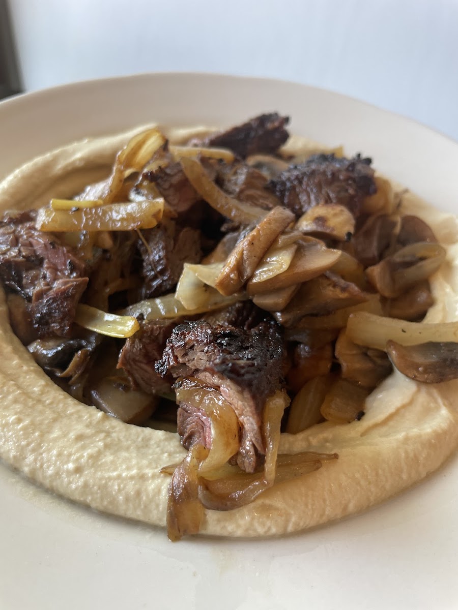 Hummus Bowl with skirt steak