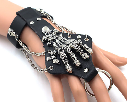 Title 4, Dubbele vinger schedel klauw armband, opvallend...