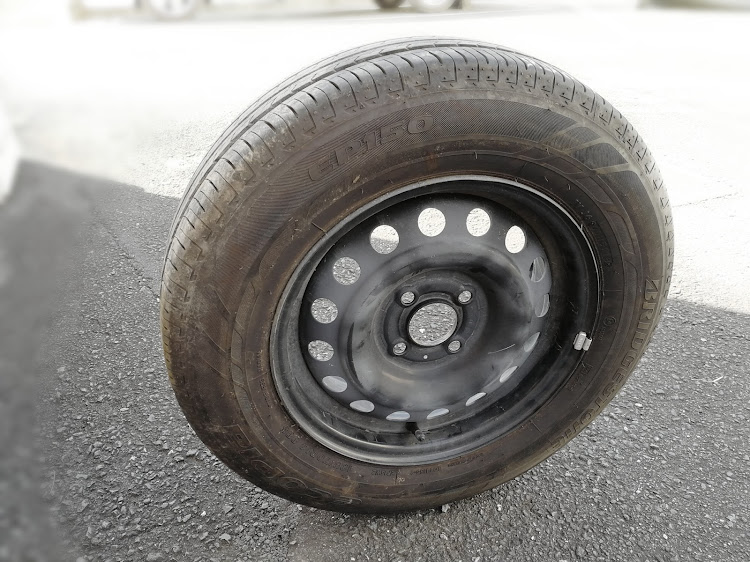餅さんが投稿したE12ノート・E12・185/70R14・パンク・エコピアEP150に関するカスタム事例の投稿画像5枚目