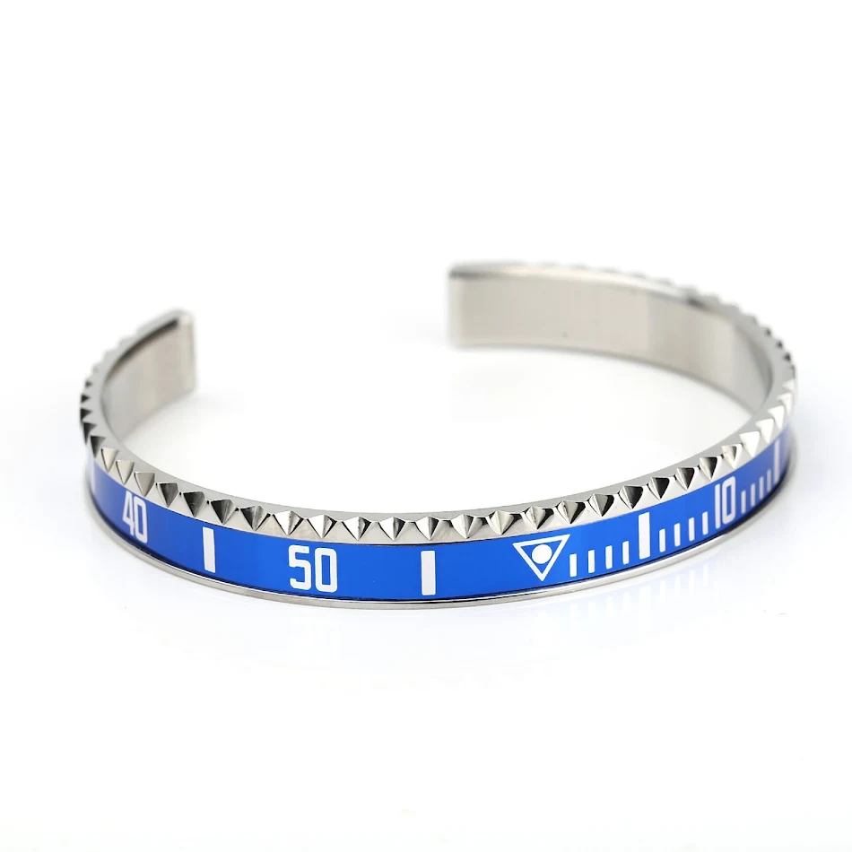 Bracelet Open Trend en acier titane Un accessoire élégant et durable. Résistant à l'eau, hypoallergénique et parfait pour un usage quotidien.