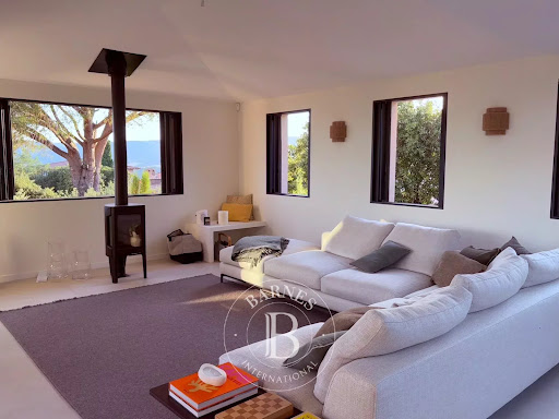 Villa with pool 4