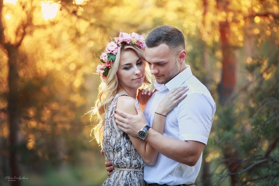 婚禮攝影師Elena Serdyukova（elenaserdyukova）。2015 9月9日的照片