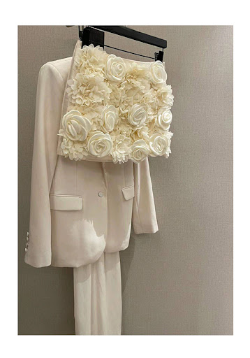Title 11, Casual Top Slimming Three-dimensional Flower A-...