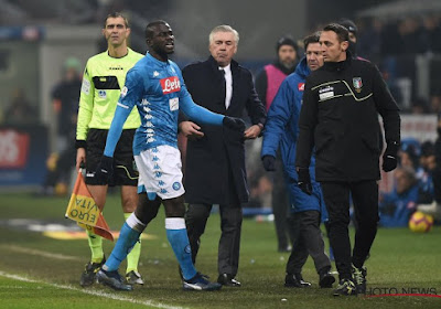 ? Koulibaly (ex-Genk) is het slachtoffer van racisme tijdens Inter-Napoli: "Volgende keer met z'n allen van het veld"