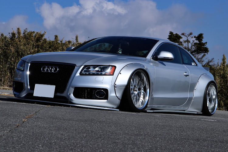 RS5 クーペの芦ノ湖スカイライン・セントレア中部国際空港・ド純正に関するカスタム事例の投稿画像4枚目