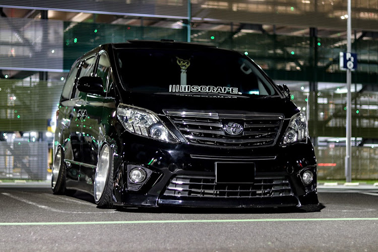 アルファードの//////SCRAPE®・低いようで低くない丁度良い高さ・アルヴェル好きと繋がりたい・フォロー、いいね、コメントよろしくお願いします！・コラボしませんか？に関するカスタム事例の投稿画像1枚目