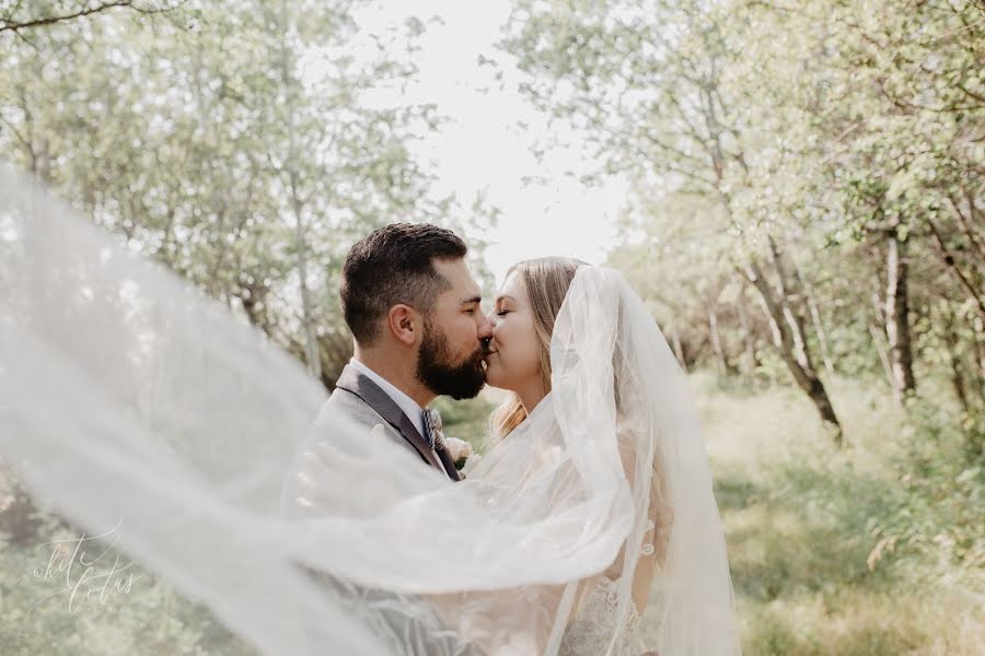 Wedding photographer Melissa Chapman (whitelotus). Photo of 23 April 2019