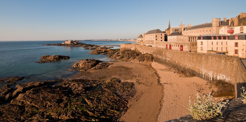 Фотографии Saint-Malo (Сен-Мало), Бретань, Франция - путеводитель по городу, что посмотреть в Сен-Мало, крепость Сен-Мало (Les remparts de Saint-Malo)