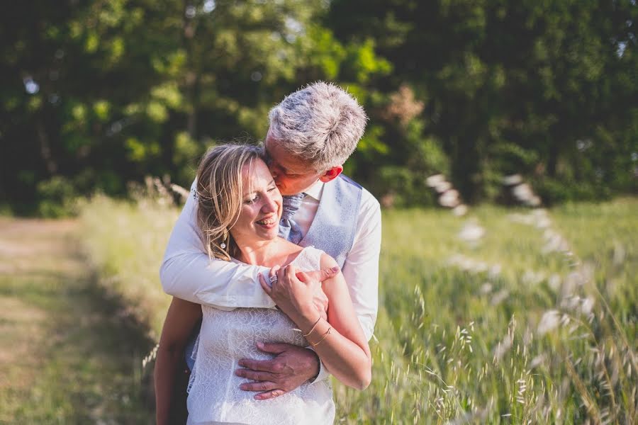 Fotografo di matrimoni Stéphane Defer (claireetstephane). Foto del 14 aprile 2019