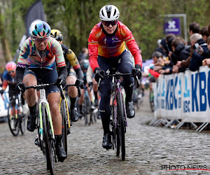 Kopvrouw is echte teamplayer: Lotte Kopecky beschermt solo van hardrijdster en viert met ploeg in Gent-Wevelgem