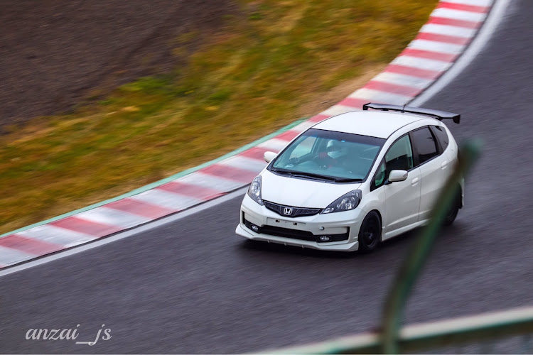 フィットのフィット・ge8・鈴鹿サーキット・J'S RACING SUZUKA ATTACK2018・2018ベストショットに関するカスタム事例の投稿画像1枚目