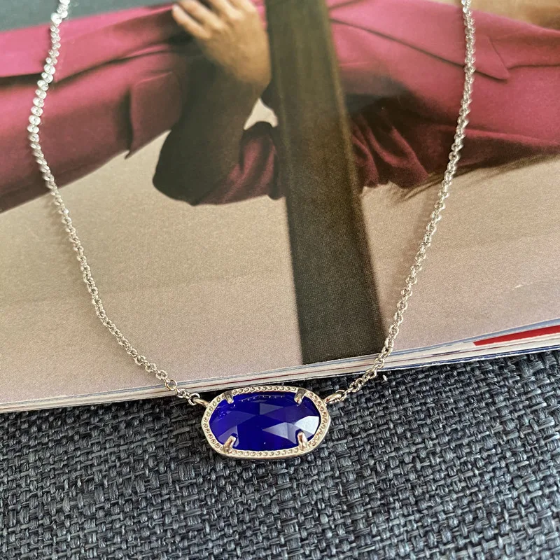 Damesmode eenvoudige multi-cut blauwe opaal ovale ketting. Stijlvol en tijdloos, perfect voor dagelijks gebruik en elke outfit.