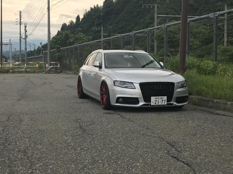 A4 アバントのドライブ・タイヤ交換・車高調整・ホイール交換に関するカスタム事例の投稿画像2枚目