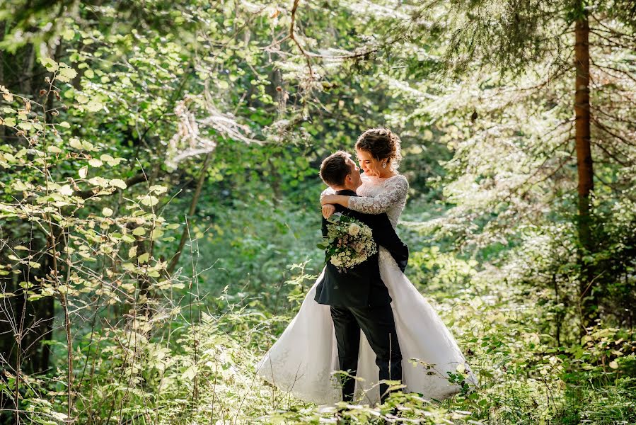 Fotografo di matrimoni Suzan Umelecká (martinkovazuzana). Foto del 6 aprile 2023