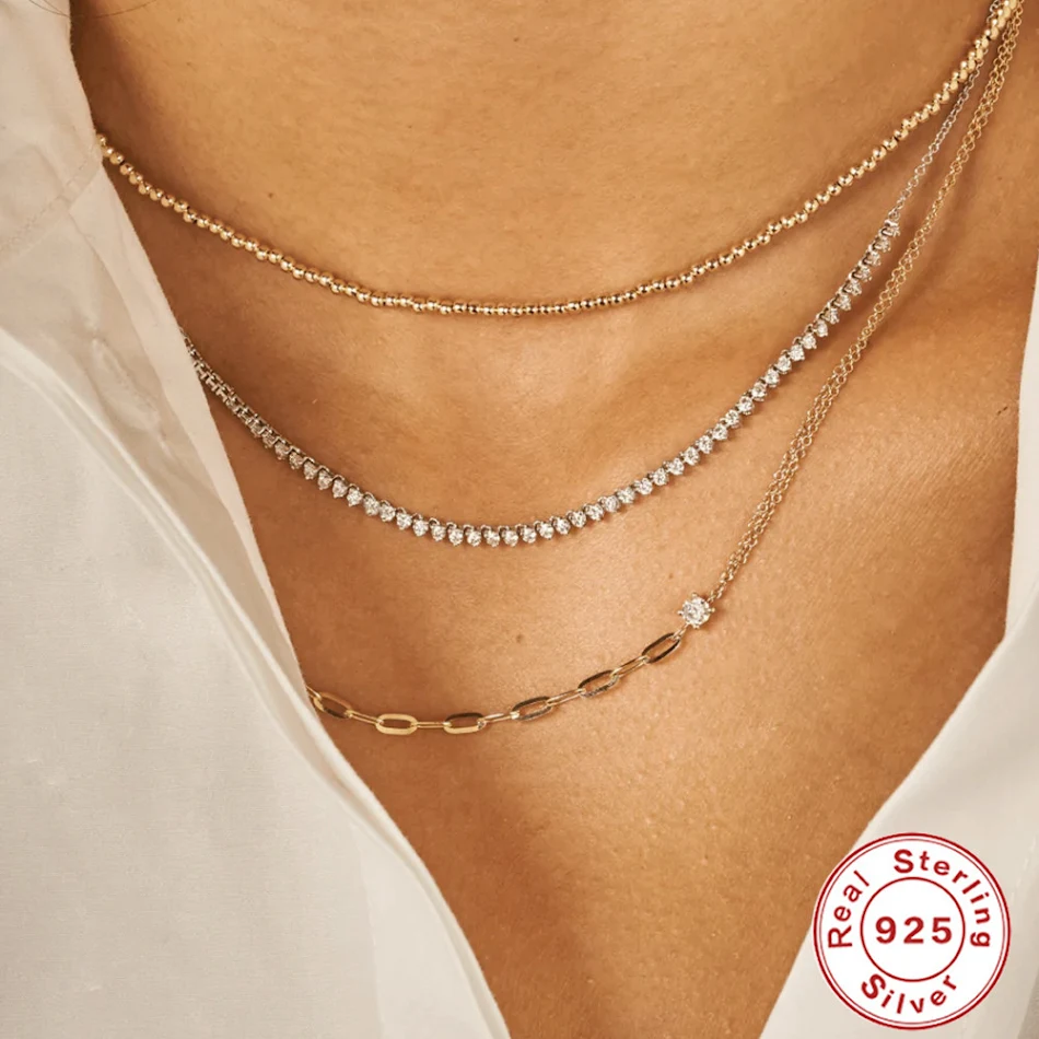 Colar de prata esterlina com diamante irregular de quatro garras. Simples e versátil, combina com tudo. Um toque de elegância.